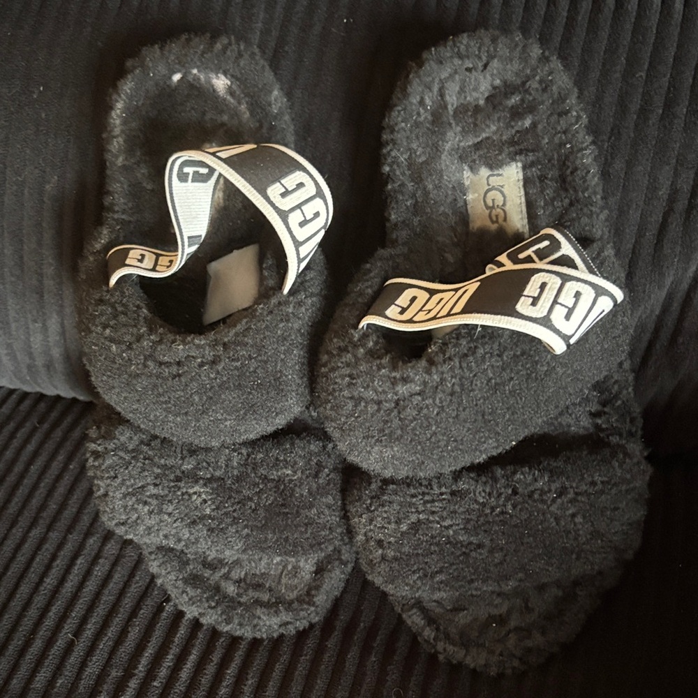 UGG Black Fluffy Sandals with Logo Strap